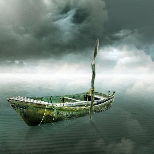 Altes Boot auf dem Wasser