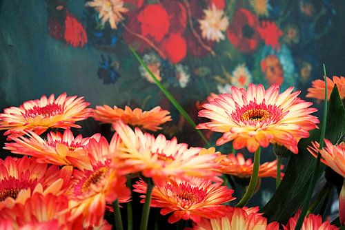 Gerbera's tegen achtergrond kopie schilderij van Vincent van Gogh