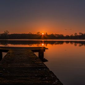 Lever de soleil au bord du lac sur Dennie Jolink