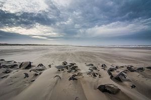 Storm op het strand 01 by Arjen Schippers