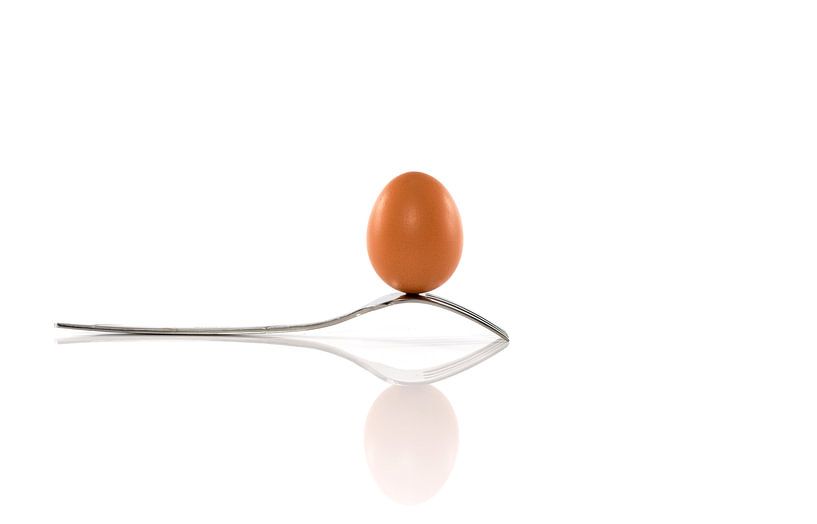 een ei balanceert op een vork par ChrisWillemsen