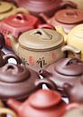 Dekoriert Terrakotta Teekannen auf einem chinesischen Flohmarkt von Tony Vingerhoets Miniaturansicht