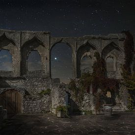 Ruines du château de Finkenstein la nuit sur Mart Houtman