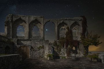 Ruines du château de Finkenstein la nuit