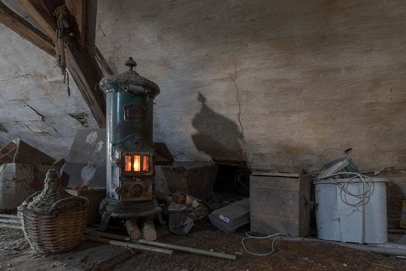 burning stove by Maarten De Schrijver