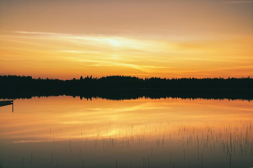 Zonsondergang bij het meer in Zweden van Martin Köbsch