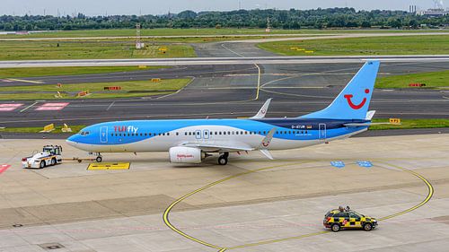 Pushback TUI Boeing 737-800 Passagierflugzeug.