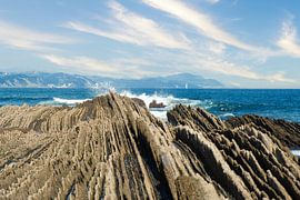 Verlassene Küste im spanischen Baskenland von Ineke Huizing