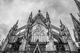 Kölner Dom in Schwarz-Weiß – Gotische Architektur von Femke Ketelaar