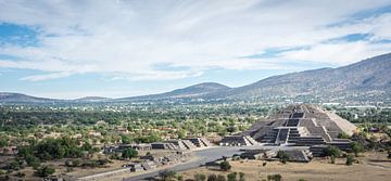 Pyramides de Teotihuacan Mexique sur Luis Emilio Villegas Amador