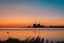 Coucher de soleil dans une usine