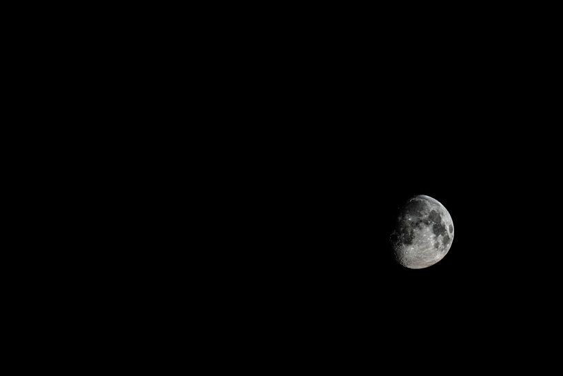 The beautiful moon in the dark night. by Marcel Derweduwen