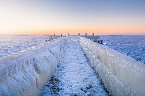 Sunrise Afsluitdijk winter