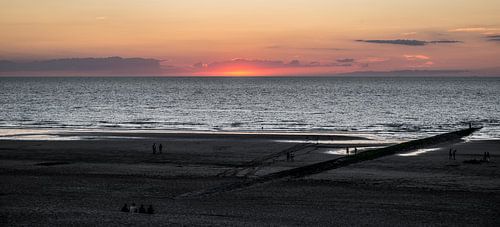 Ondergaande zon te Westende-bad