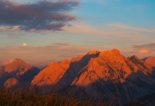 Alpenglow - spectaculaire foto's van de zonsondergang in de bergen.