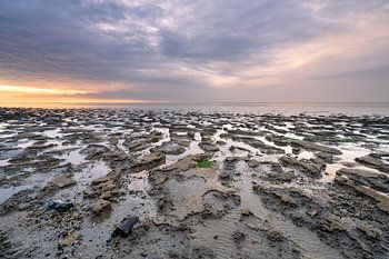 Het Wad bij Moddergat tijdens zonsondergang