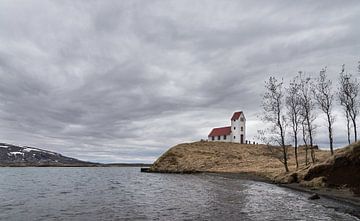 Kerkje in IJslands landschap