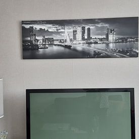 Klantfoto: Skyline Rotterdam Erasmusbrug - Zwart Wit van Vincent Fennis, op canvas