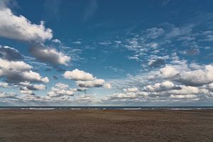 Ein bewölkter Strand