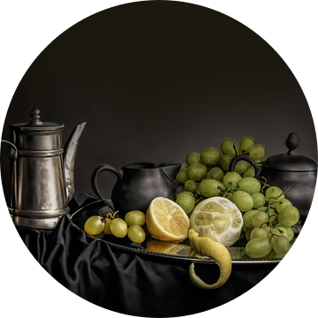 Stilleven druiven met koolmees