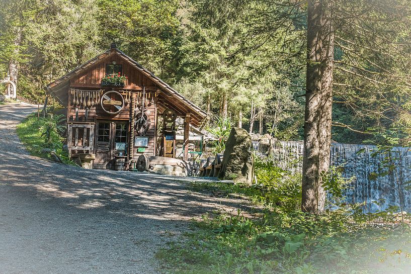 Alte Wassermühle in den Alpen von Mariette Alders