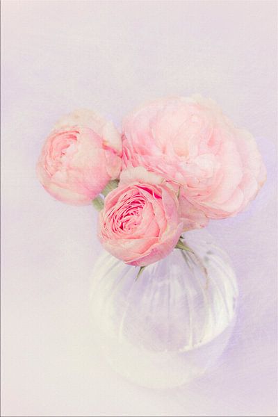 schilderij look met bloem vaas  van Marga Goudsbloem