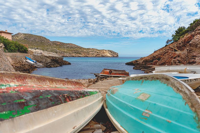 Boats at Cala Carbo, Majorca by Inge van der Hart Fotografie