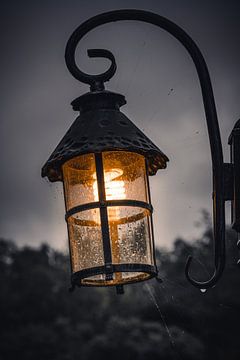 Een lantaarn in de nacht van Jaimy Leemburg Fotografie