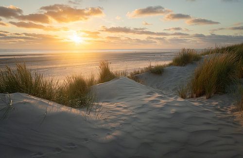 Zonsondergang vanuit de duinen op Ameland