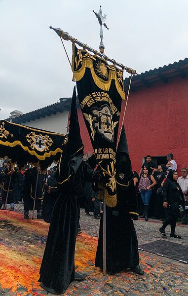 Guatemala: Paasprocessie (Antigua) by Maarten Verhees