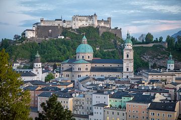 Salzburg - Dom van Salzburg en vesting Hohensalzburg van t.ART