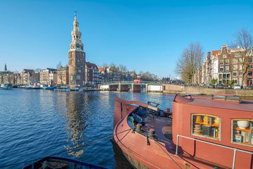 Zicht op Montelbaanstoren Amsterdam van Peter Bartelings