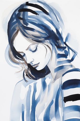 Femme rêveuse en rayures bleues