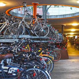 Parking à vélos Gare de Groningue sur Agnes Koning