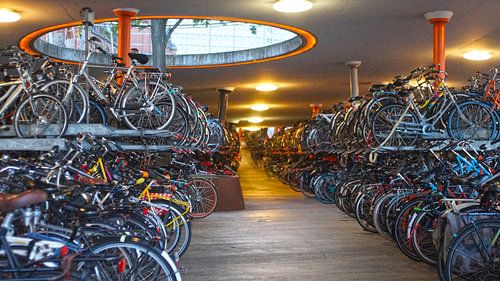 Parking à vélos Gare de Groningue sur Agnes Koning