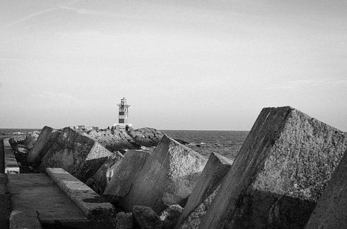 Pier IJmuiden, zwart wit.