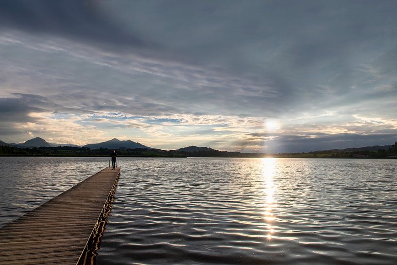Knopfensee, kijkend naar de zonsondergang van Marly De Kok