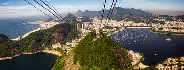 Panorama van de Suikerbroodberg tot het Heuvellandschap van Rio de Janeiro Brazilië van Dieter Walther