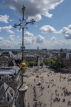 De Dam gezien vanaf het dak van de Nieuwe kerk van Peter Bartelings