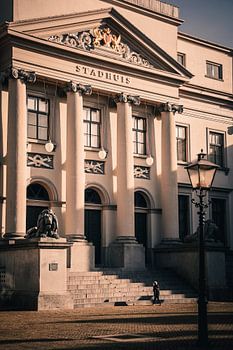 The little man against the world