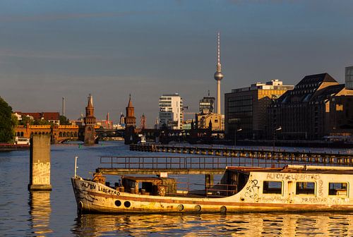 Paquebot de ferraille sur la Spree, Berlin