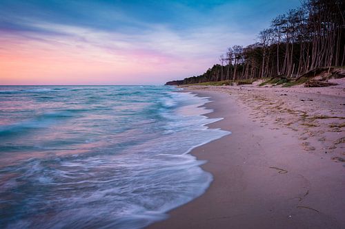 Avond op het strand op Darß van Martin Wasilewski