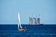 Segelschiffe auf der Ostsee vor Warnemünde van Rico Ködder thumbnail