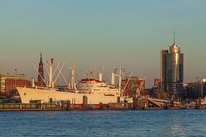 Dampfer Cap San Diego mit Elbe , Hamburg