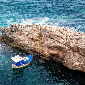 Għar Lapsi Bay by boat by Ralf Bankert