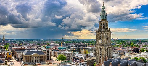 Groningen stad skyline panoramisch uitzicht met een onweersbui in de verte van Sjoerd van der Wal Fotografie