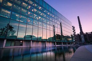 Das Zeithaus in der Autostadt am Abend von Marc-Sven Kirsch