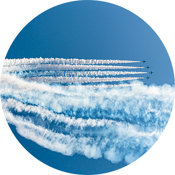 Rook van een luchtacrobatiek squadron in de blauwe lucht van Dieter Walther