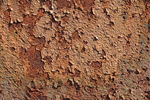 Afbladderende verf op roestig metaal