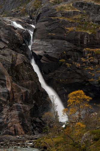 Herfstrust bij Nykkjesøyfossen